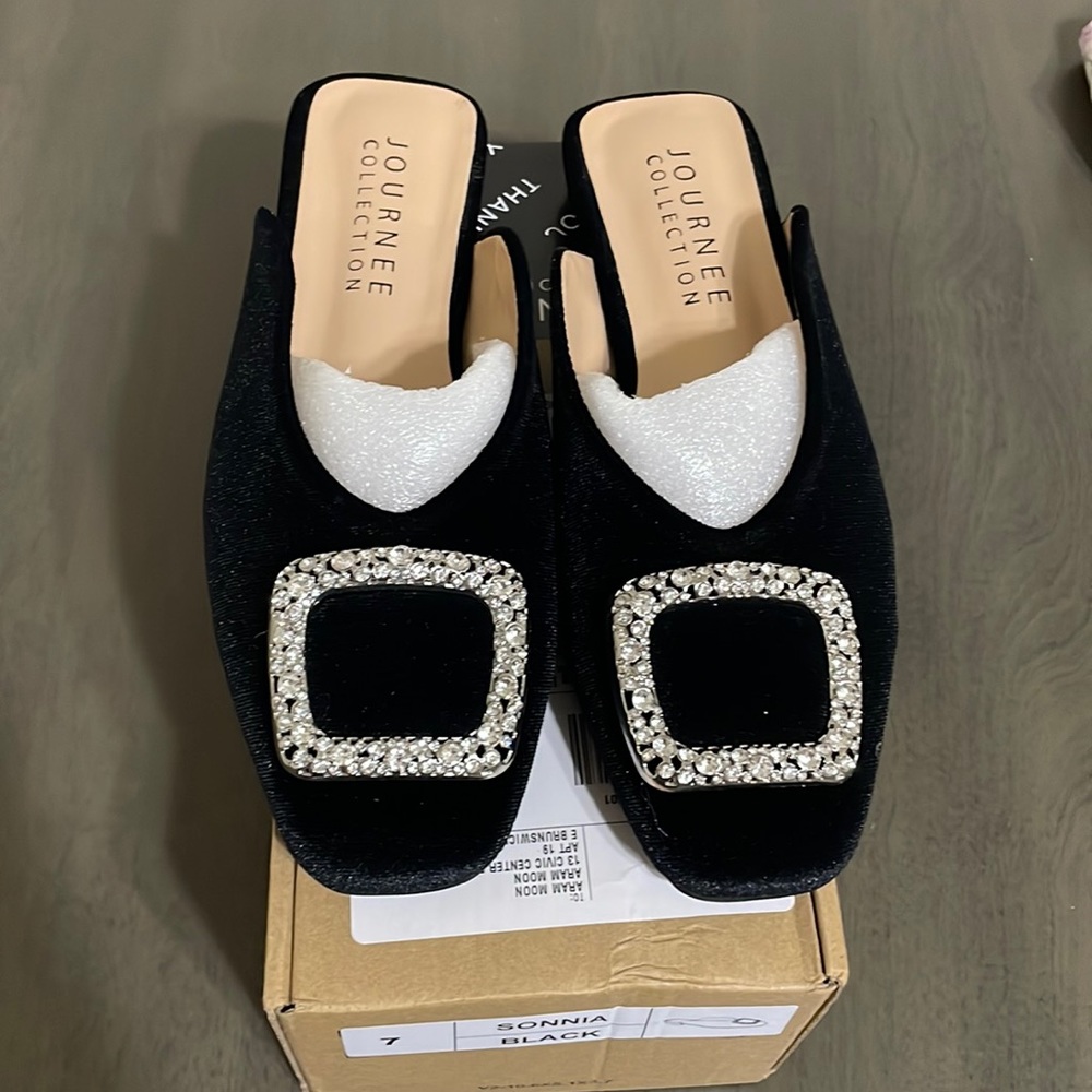 Brand new Journey Collection Sonnia Flat